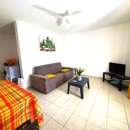 Superbe Appartement Avec Parking Gratuit Sainte-Anne  Exteriör bild